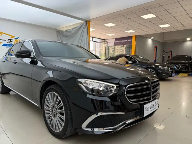 Mercedes-Benz E-Class — Фото автомобиля 3