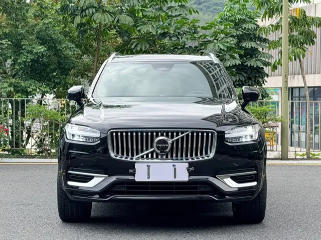 Volvo XC90 — Фото автомобиля 2
