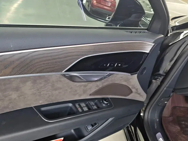 Audi A8 — Фото автомобиля 15