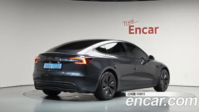 Фотография автомобиля — Tesla Model 3