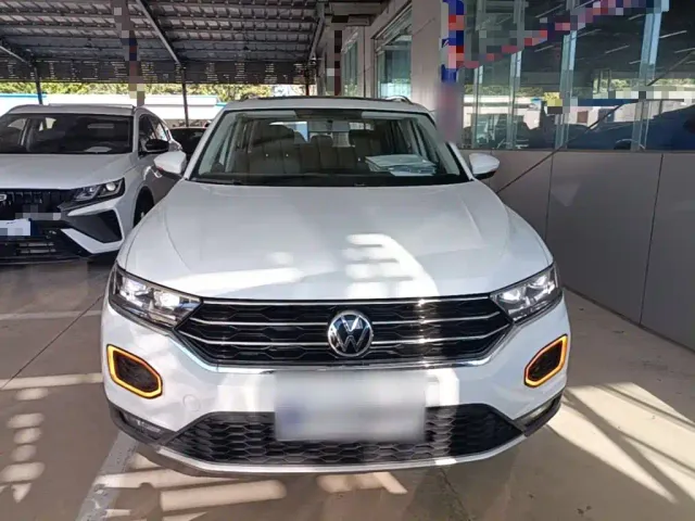 Volkswagen T-Roc — Фото автомобиля 2