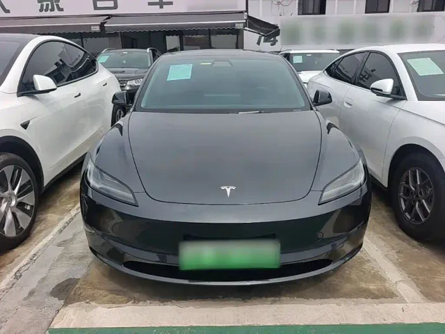 Tesla Model 3 — Фото автомобиля 2