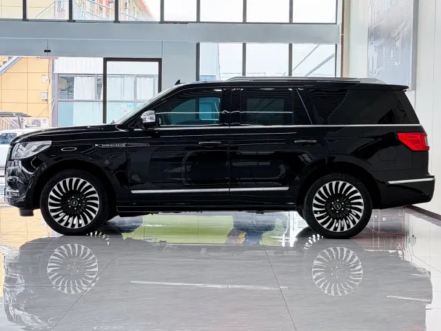 Lincoln Navigator — Фото автомобиля 5