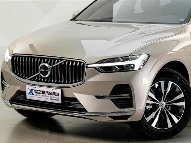 Volvo XC60 — Фото автомобиля 2