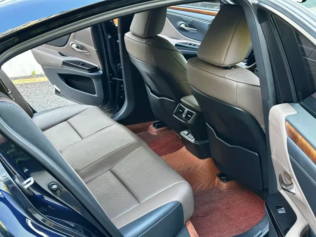 Lexus ES — Фото автомобиля 11