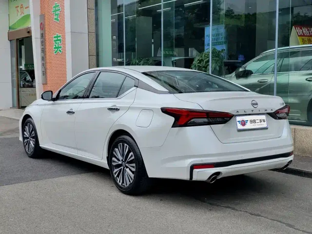 Nissan Teana — Фото автомобиля 4