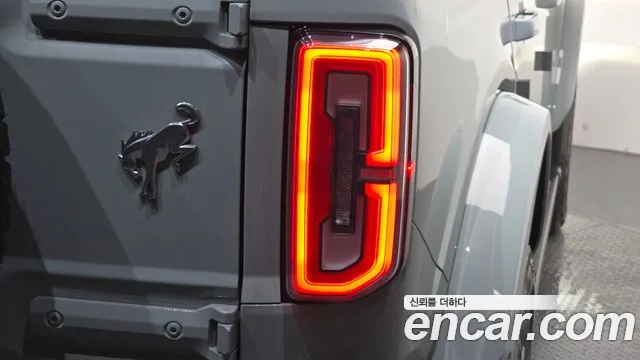 Ford Bronco — Фото автомобиля 19