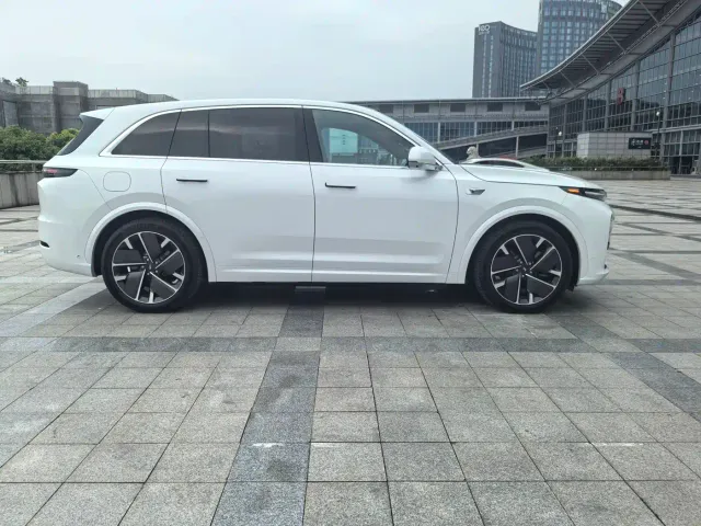 Li Auto L7 — Фото автомобиля 5