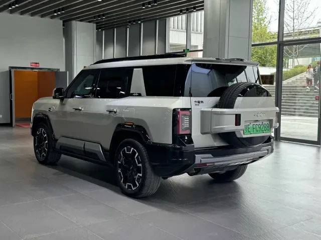 BYD FangChengBao Leopard 8 — Фото автомобиля 6