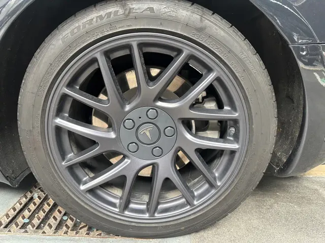 Tesla Model 3 — Фото автомобиля 15
