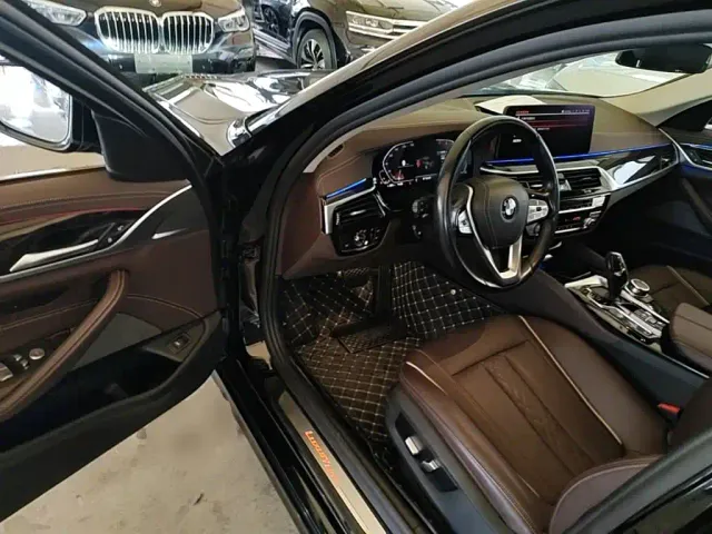 BMW 5 Series — Фото автомобиля 15