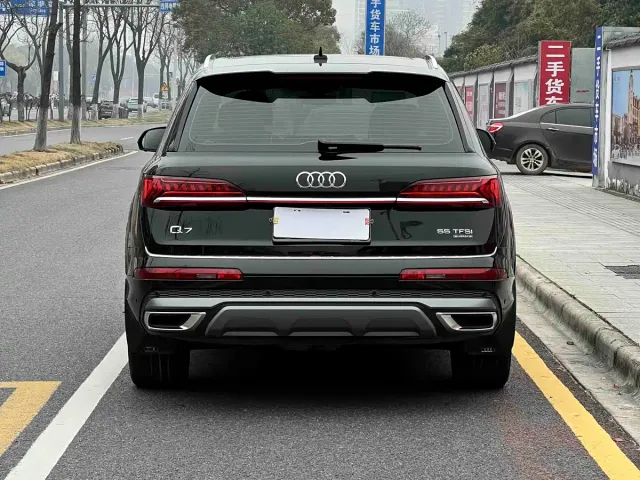 Audi Q7 — Фото автомобиля 4