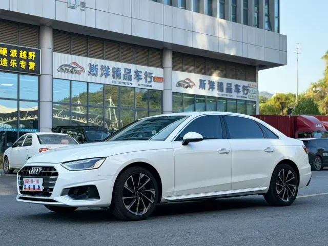 Фотография автомобиля — Audi A4L