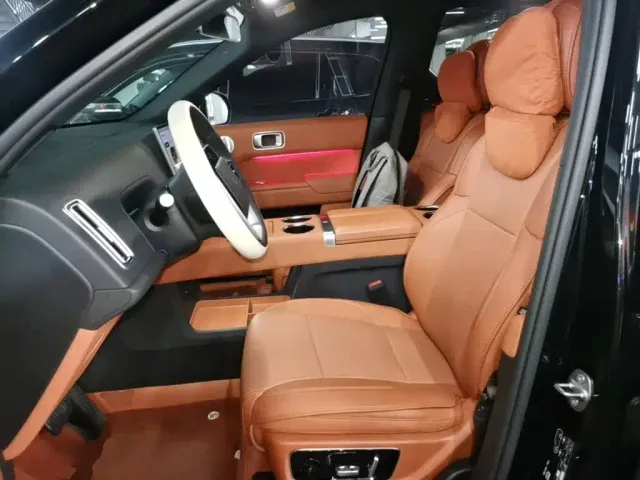 Li Auto L8 — Фото автомобиля 14