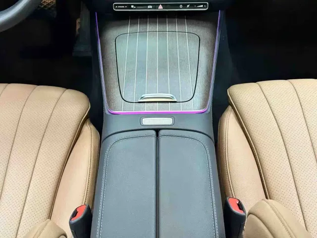 Mercedes-Benz E-Class — Фото автомобиля 21