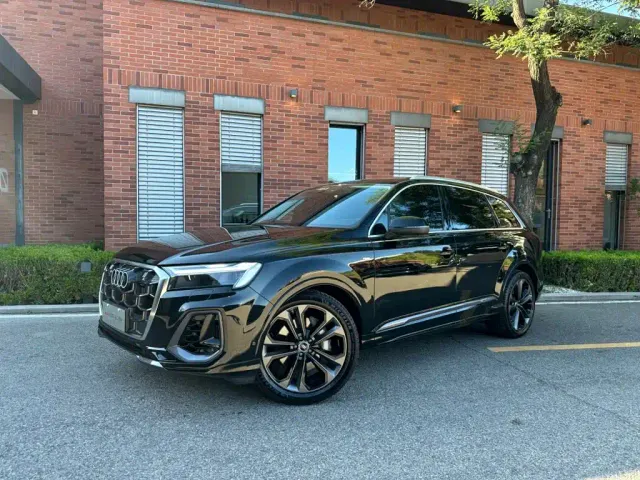 Фотография автомобиля — Audi Q7
