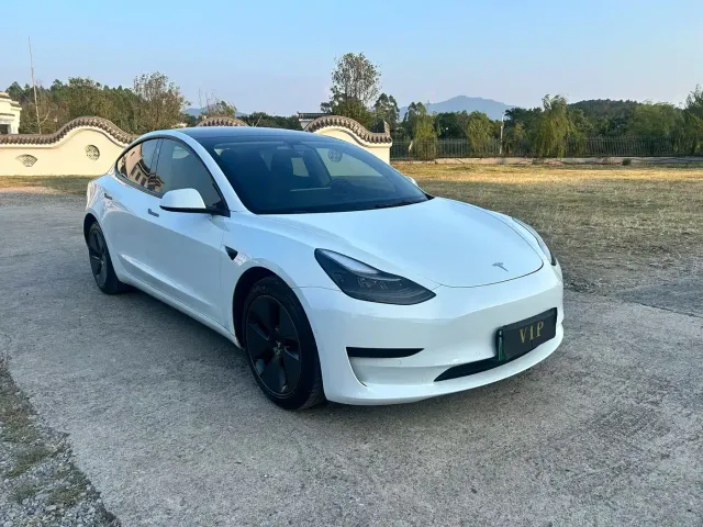 Фотография автомобиля — Tesla Model 3