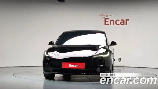 Tesla Model 3 — Фото автомобиля 3