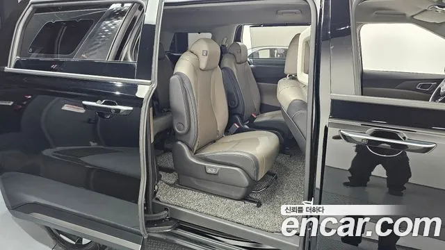 Kia Carnival Generation 4 — Фото автомобиля 17