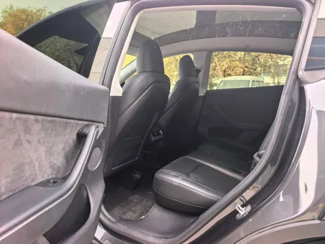 Tesla Model Y — Фото автомобиля 5