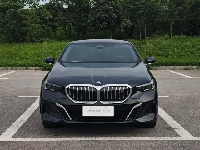 BMW i5 — Фото автомобиля 16