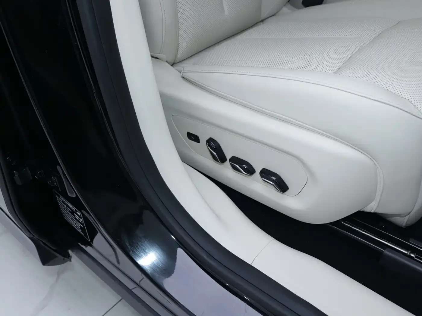 Voyah Auto Voyah Zhiyin 2025 Base — Фото автомобиля 15