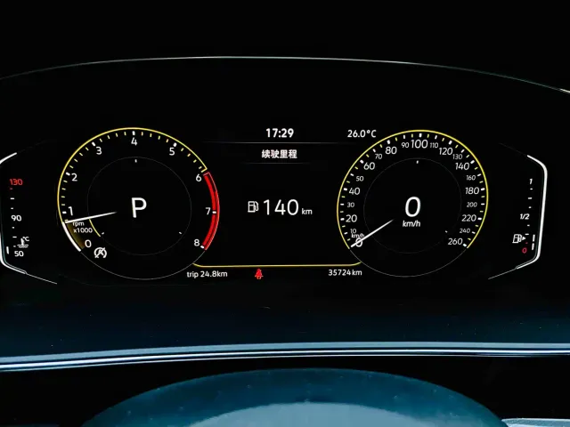 Volkswagen Passat — Фото автомобиля 16