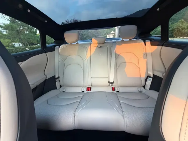 Xiaomi SU7 — Фото автомобиля 14