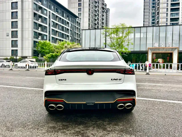 Changan Changan UNI-V 2025 2.0T Sport Version — Фото автомобиля 5