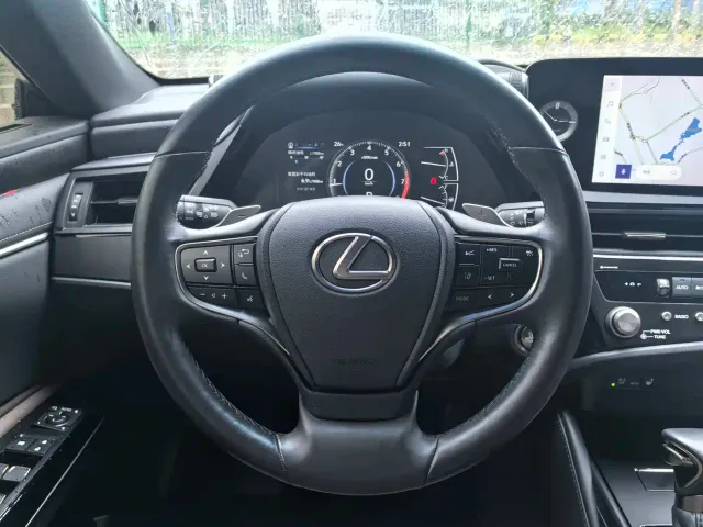 Lexus ES — Фото автомобиля 17