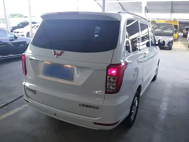Wuling Hongguang — Фото автомобиля 6