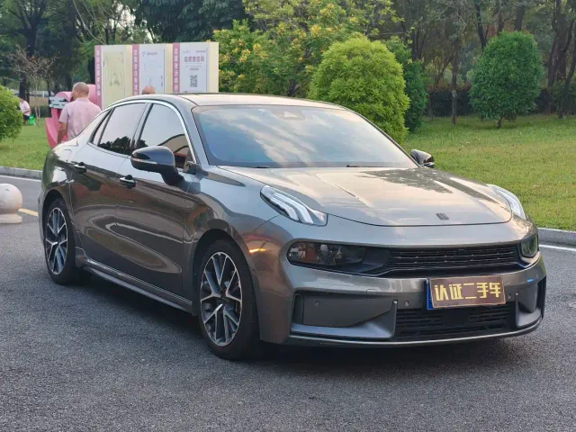 Lynk & Co 03 — Фото автомобиля 3
