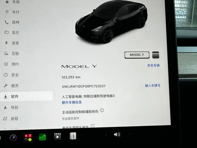 Tesla Model Y — Фото автомобиля 16