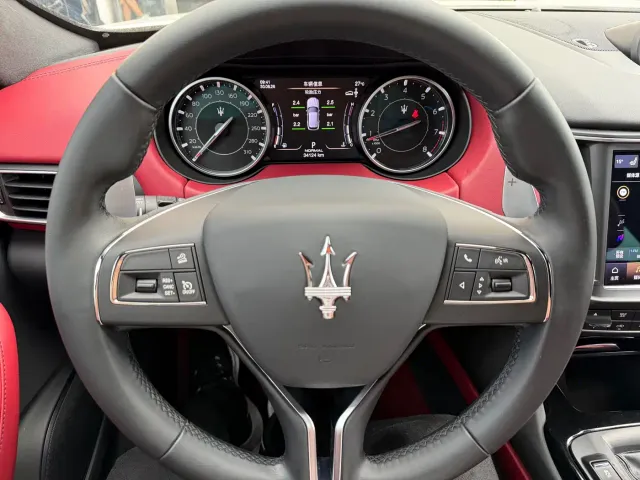 Maserati Levante — Фото автомобиля 6
