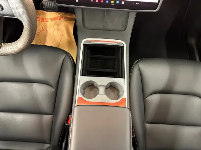 Tesla Model Y — Фото автомобиля 15