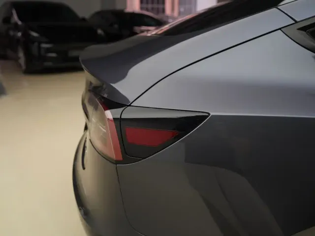 Tesla Model 3 — Фото автомобиля 8