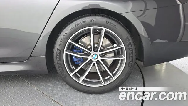BMW 5 Series G30 — Фото автомобиля 21