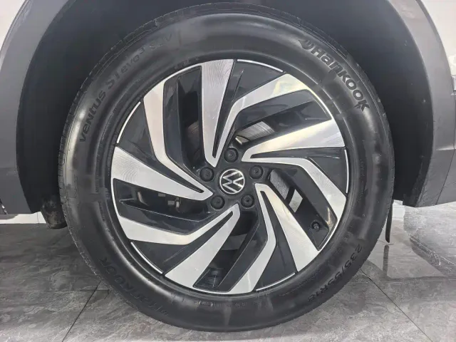 Volkswagen Tiguan L — Фото автомобиля 15