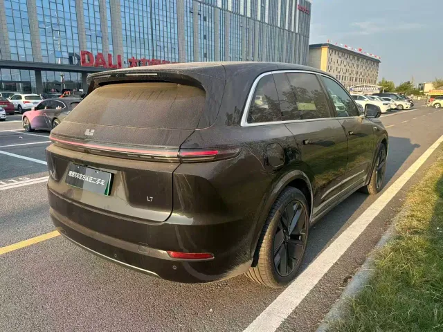 Li Auto L7 — Фото автомобиля 8