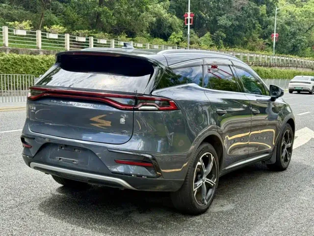 BYD Tang — Фото автомобиля 9
