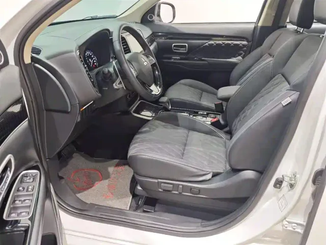 Mitsubishi Outlander — Фото автомобиля 10