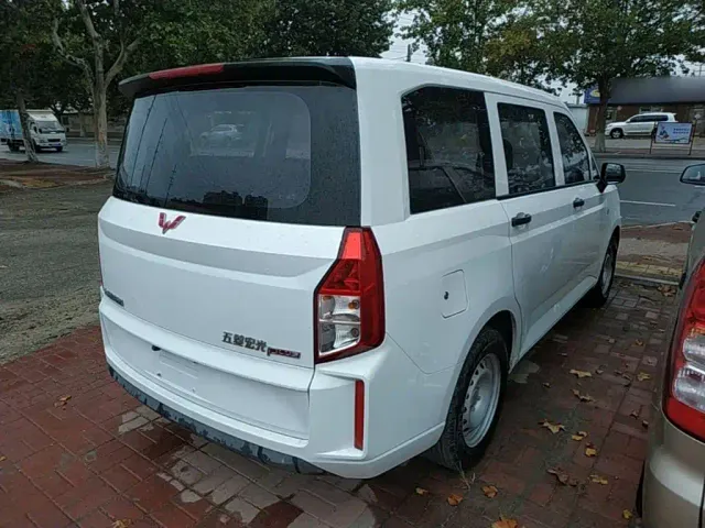 Wuling Hongguang Plus — Фото автомобиля 6