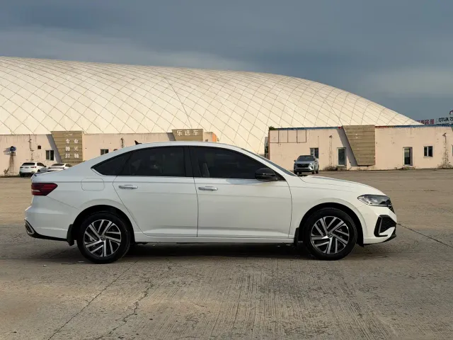 Volkswagen Lavida — Фото автомобиля 4