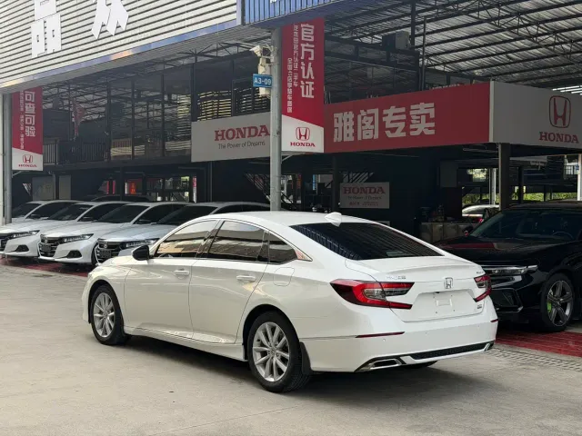 Honda Accord — Фото автомобиля 9