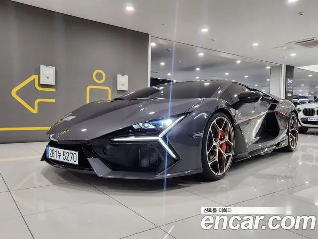 Lamborghini Revuelto — Фото автомобиля 13