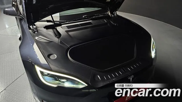 Tesla Model S — Фото автомобиля 9