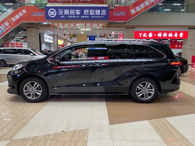 Toyota Sienna — Фото автомобиля 5