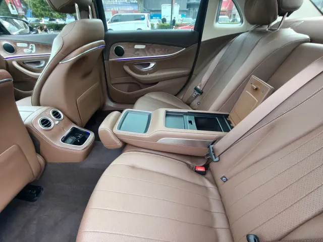 Mercedes-Benz E-Class — Фото автомобиля 19