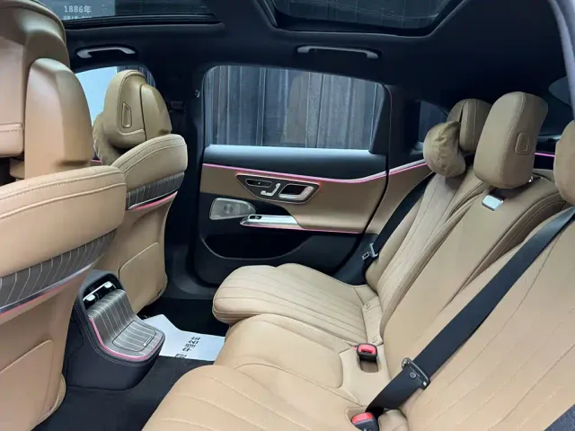 Mercedes-Benz E-Class — Фото автомобиля 17