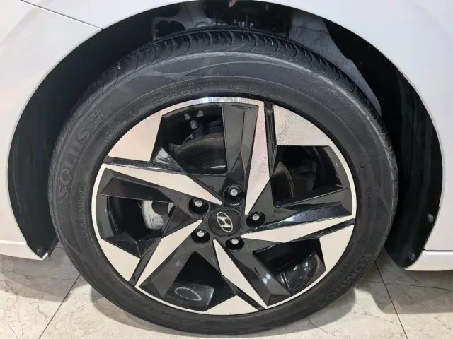Hyundai Elantra — Фото автомобиля 11